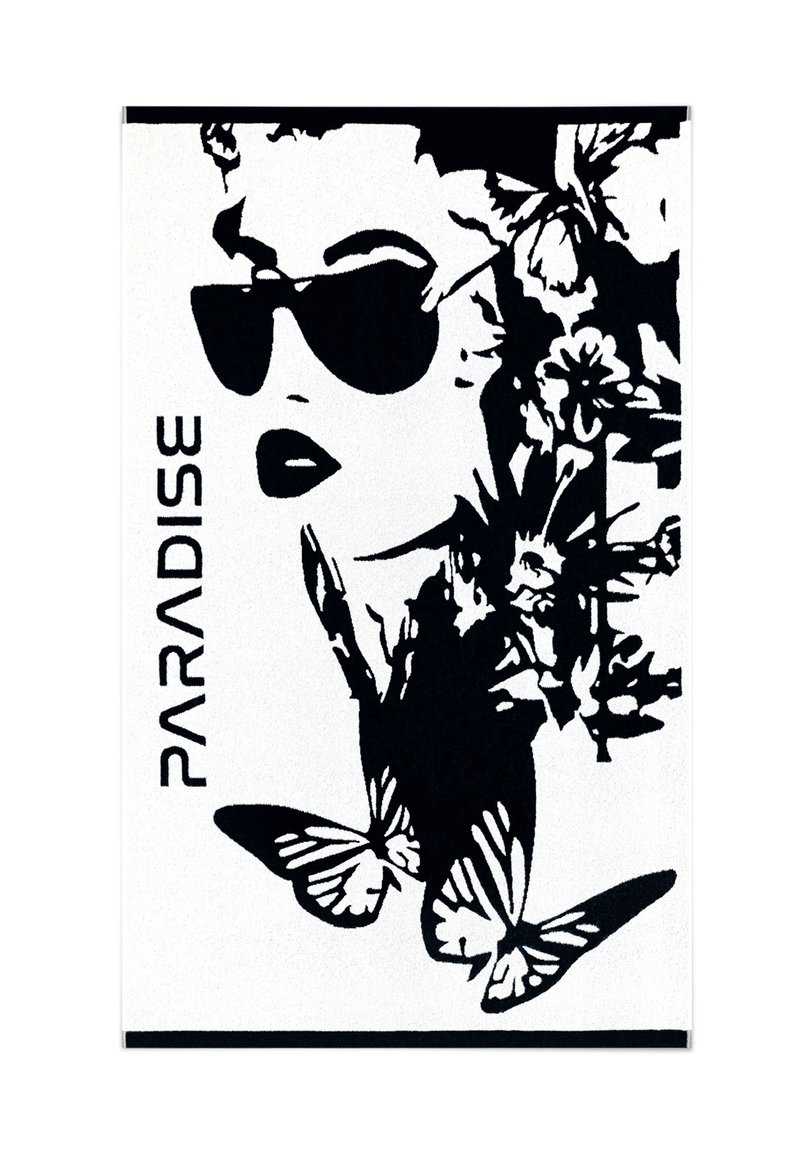 Czarno-białe dzieło sztuki przedstawiające twarz kobiety w okularach przeciwsłonecznych, otoczoną kwiatowymi wzorami i motylami, z napisem "PARADISE" z boku.