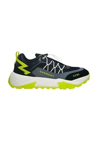 Scarpe sportive nere e grigie con una suola bianca spessa e dettagli in verde fluorescente; presentano un sistema di lacci e dettagli del logo.