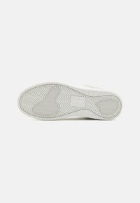 Tommy Jeans RETRO BASKET ESS - Joggesko - beige