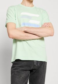 BOSS Printtipaita - green