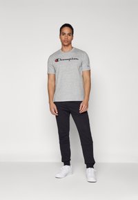 Champion ICONS CREWNECK LARGE LOGO - Camiseta estampada - grey