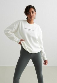 SERIF  - Pusa - off-white