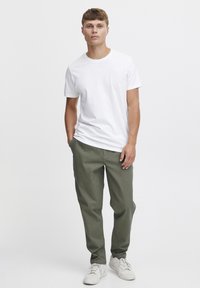 Solid SDGIOELE DAD FIT - Tygbyxor - dusty olive