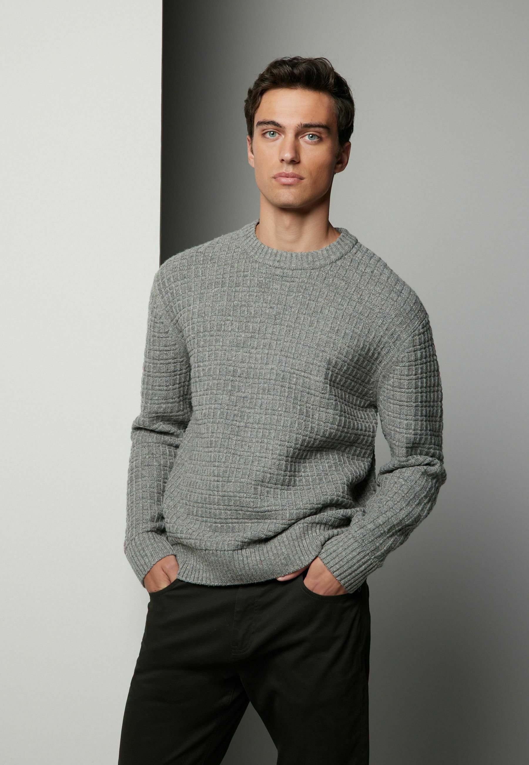 Col roulé torsadé Becky en lambswool gris | Café Coton