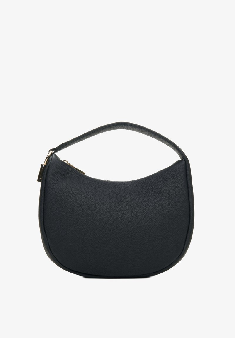 Czarna skórzana torebka o zaokrąglonym kształcie, teksturowanej powierzchni i krótkim uchwycie. Posiada zamek błyskawiczny na górze.