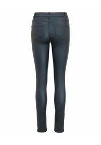 Jeans ajustados de cintura alta y color negro, fabricados en material elástico, con dos bolsillos traseros y una textura suave.