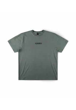 Former, FORMER LEGACY OVERDYE TEE SHIRT FORMER MERCHANDISE LEGACY OVERDYE TEE SHIRT - T-Shirt print - green