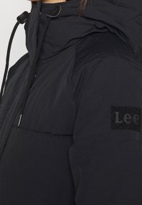 Lee Parkas - black