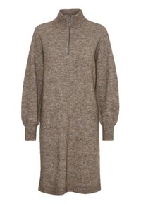 Robe en tricot de couleur marron, avec un col montant à fermeture éclair, des épaules tombantes et des manches longues avec des poignets côtelés.