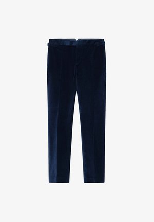 Pantalones de pana azul marino con frente plano, trabillas para el cinturón y corte entallado. Tejido texturizado con rayas verticales, sin adornos adicionales.