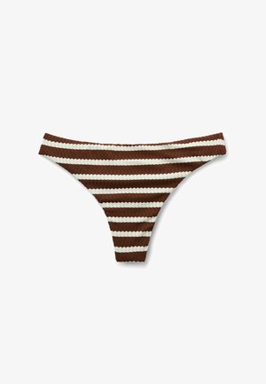 Bas de bikini côtelé à rayures horizontales marron et blanches avec une taille haute découpée sur un fond blanc.