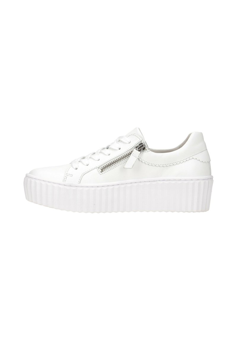 Weiße Sneakers mit glattem Lederfinish, ausgestattet mit einer Schnürung vorne, einem seitlichen Reißverschluss und einer dicken, gerippten Plateausohle.