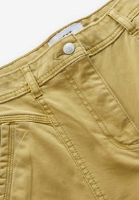 Non sélectionné, mustard yellow