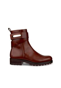 Braune Lederstiefelette mit glatter Oberfläche, breitem Riemen mit goldfarbener Akzentuierung und robuster Sohle. Keine Schnürsenkel, Ziehlasche an der Rückseite.