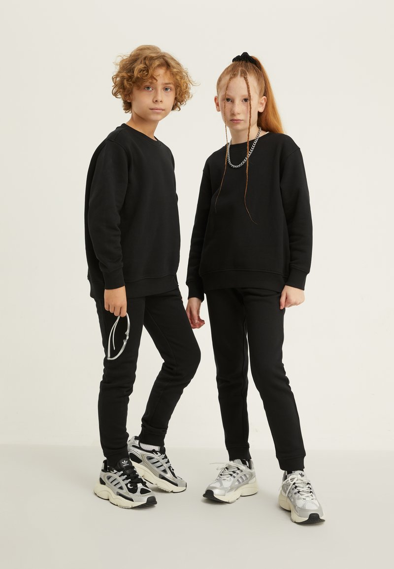 Yourturn Kids UNISEX SET - Ikdienas džemperis - black
