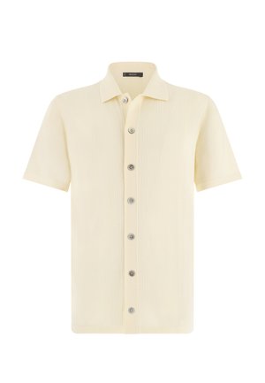 Kremowy, krótki sweter z dzianiny z klasycznym kołnierzykiem i siedmioma szarymi guzikami z przodu.