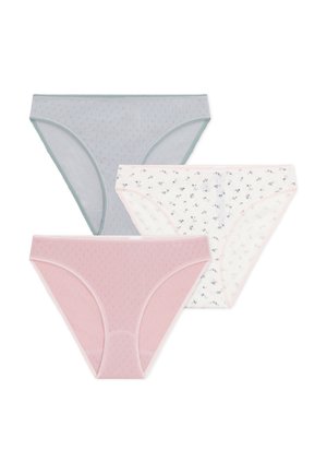 Drie paar damesondergoed: één grijs met een stippenpatroon, één wit met kleine bloemenprints, en één roze met een gestructureerd ontwerp.