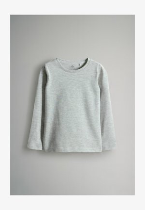 Lys grå langærmet t-shirt lavet af blødt stof, med en rund halsudskæring og en subtil meleret tekstur. Enkel design, ingen mønstre.