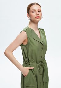adL FRONT BUTTONED SLEEVELESS - Abito a camicia - green