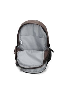 Zaino in tessuto marrone con interno grigio, dotato di un compartimento principale e una tasca frontale. Trama liscia e chiusura con zip.