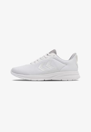 Scarpe sportive bianche con parte superiore in rete, dettagli testurizzati e suola ammortizzata. Presentano un design minimalista e accenti del logo sottili.