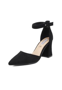 Décolleté in suede nera con cinturino alla caviglia, punta affusolata, tacco robusto e dettaglio a fibbia rotonda sul cinturino. Interno liscio.