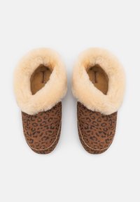 Shepherd EMMY - Chinelos - chestnut