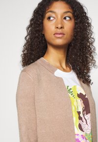 Morgan BLOCK - Gilet - camel