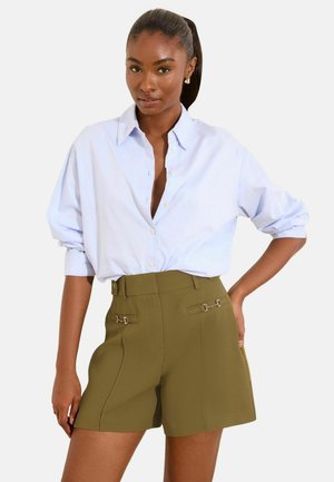 Lipsy, REGULAR FIT - OLIVE TAILORED WELT POCKET SHORTS - Shorts - olive green