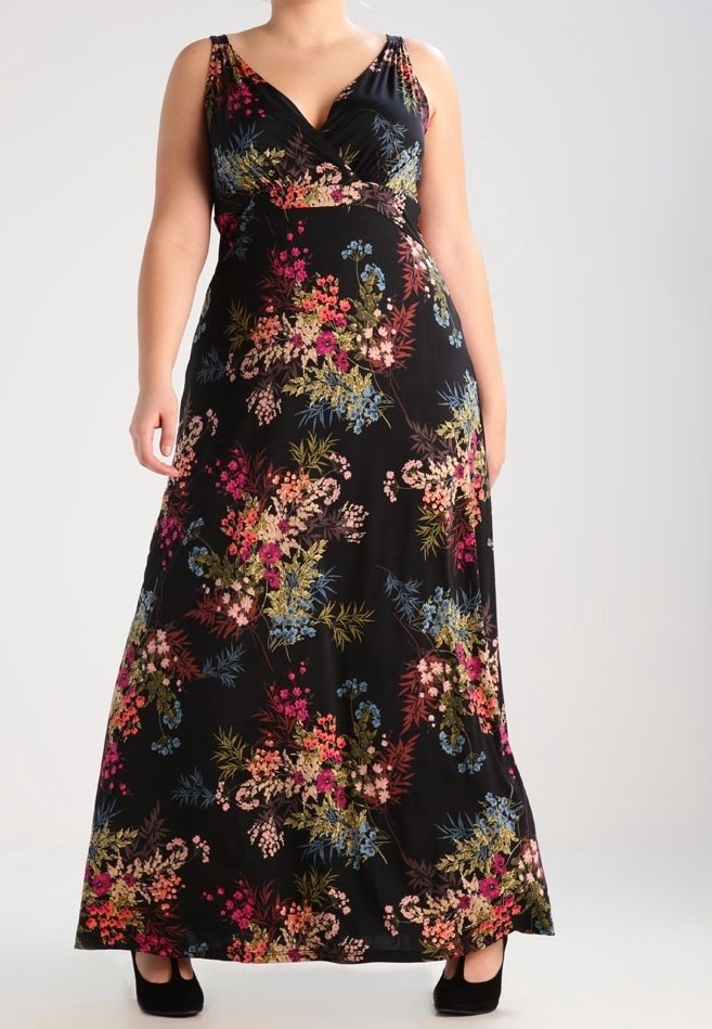 Maxiklänning i svart med ett blommönster som har rosa, blå och gröna detaljer. Tillverkad av ett flödande tyg, med en överlappande halsringning och tunna axelband.