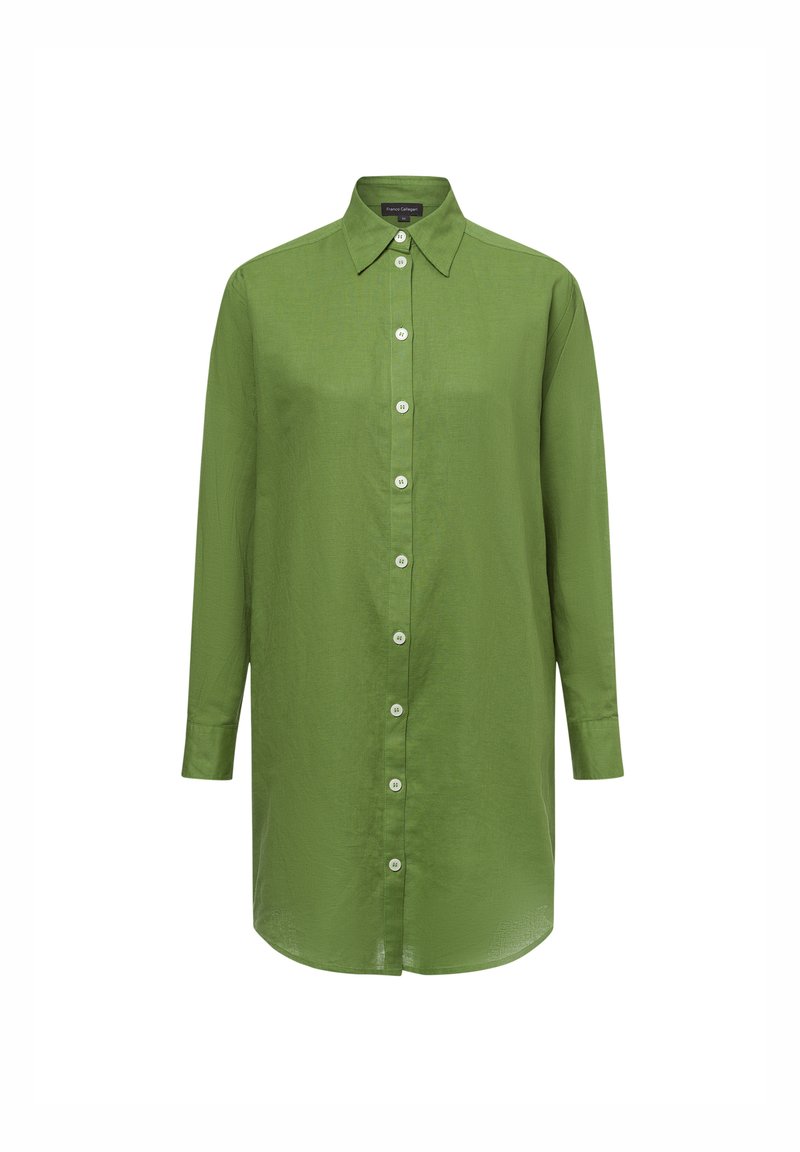 Groene overhemd gemaakt van lichtgewicht stof, met een kraag, lange mouwen en een rechte snit met een sluiting met knopen aan de voorkant.