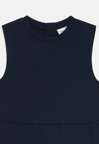 Marineblaues ärmelloses Kleid mit rundem Halsausschnitt, hellfaltenrock-Design und Reißverschluss auf der Rückseite. Glatter, weicher Stoff.
