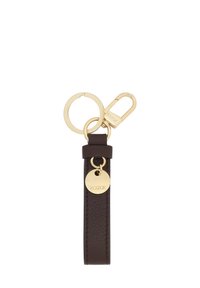 Porte-clés en cuir marron avec un anneau en métal doré et un fermoir. Présente une étiquette circulaire dorée embossée du nom de la marque "Kazar."