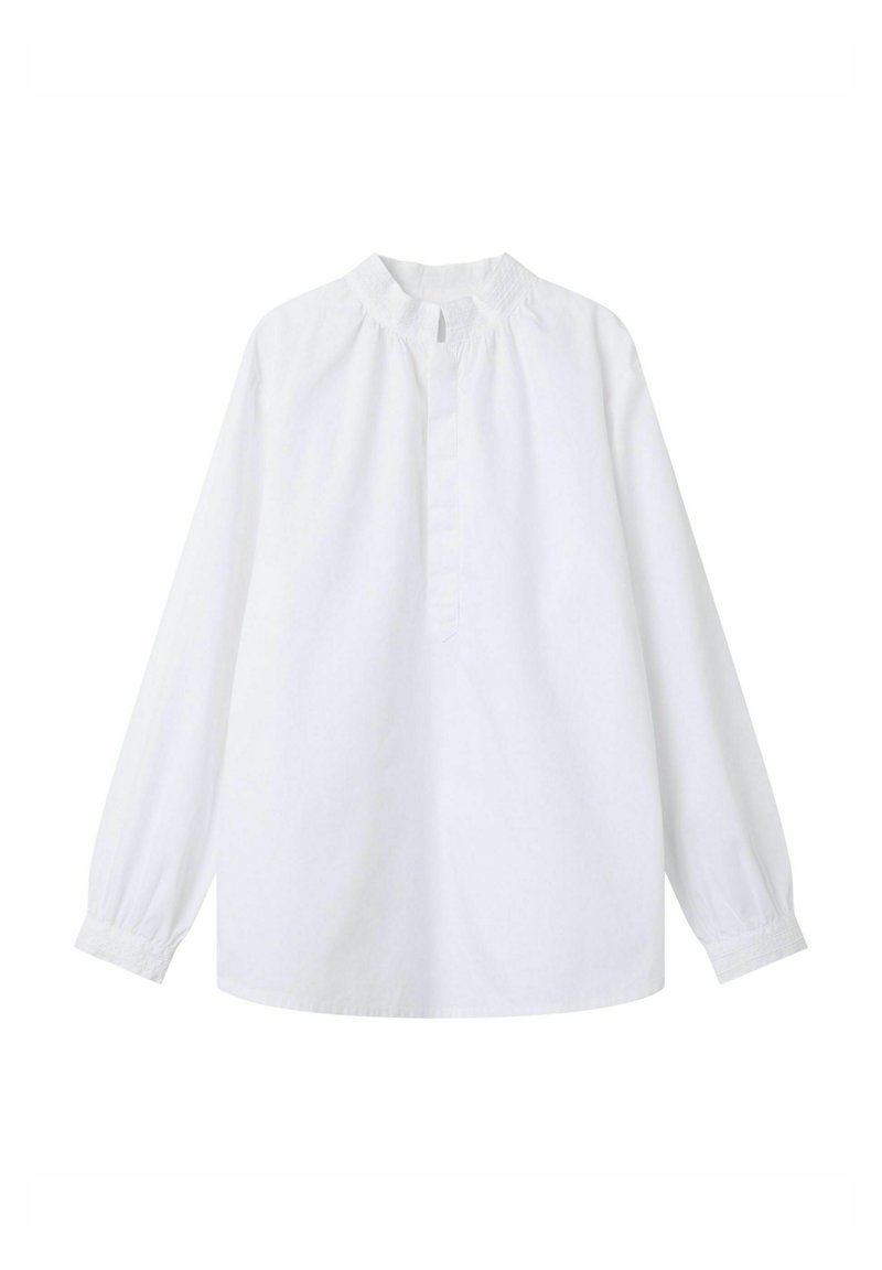 Camicia bianca a maniche lunghe realizzata in tessuto leggero, caratterizzata da scollo rotondo, chiusura con bottoni e polsini arricciati per una vestibilità morbida.