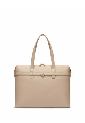 Beige Lederhandtasche mit zwei oberen Griffen und abnehmbarem Schultergurt. Mit goldenen Akzenten und einem vorderen Logo-Detail. Rechteckiges Design.