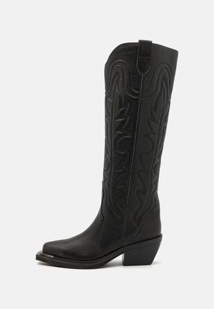 Alma en Pena Cowboy/biker ankle boot - black