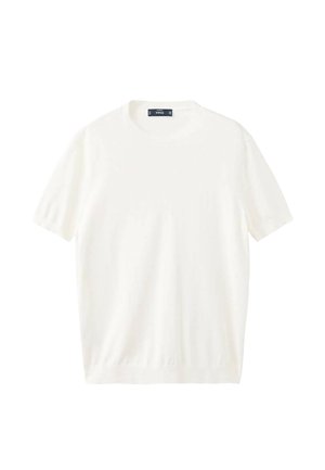 Tricou cu mâneci scurte din material alb moale, guler rotund, croială lejeră și textură netedă, fără logo-uri sau modele vizibile.