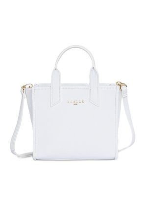 Borsa a mano in pelle bianca con doppi manici, tracolla staccabile e dettaglio logo dorato al centro sul davanti.
