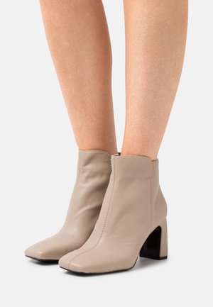s.Oliver Ankle boots - taupe