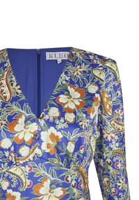 Bloemenjurk in blauw met een V-hals, voorzien van oranje en witte bloesems en groene bladeren. Inclusief een verborgen rits aan de achterkant.