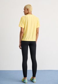 adidas Originals SPORTS CLUB 3 STRIPE TEE - Print T-shirt - almost yellow