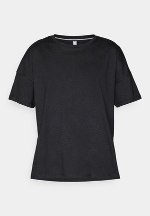 Sort kortærmet T-shirt lavet af tekstureret stof med et subtilt bølgemønster, med en rund halsudskæring og en afslappet pasform.