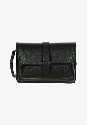 Borsa in pelle nera con una finitura texturizzata, chiusura a patta e una tracolla corta. Presenta cuciture in contrasto lungo i bordi. Design compatto.