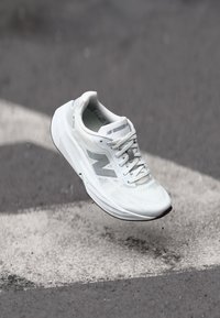 Non sélectionné, white/silver-coloured metallic