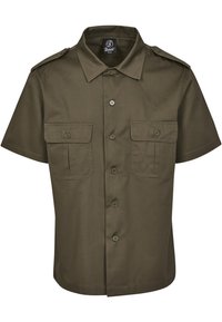 Camisa de manga corta verde oliva hecha de una mezcla de algodón, con dos bolsillos frontales y una botonera con un collar clásico.