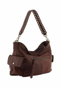 Sac à bandoulière en cuir marron avec des œillets en métal décoratifs sur la bandoulière, une poche zippée à l'avant et une poche latérale à rabat avec fermeture à pression.