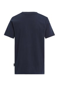Camiseta de algodón de manga corta en color azul marino, con cuello redondo y una pequeña etiqueta de logo en el lado izquierdo. Sin patrones visibles.