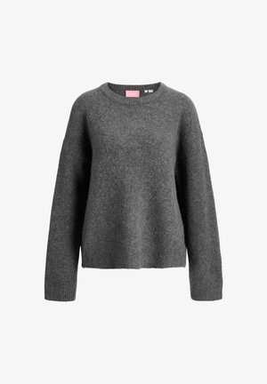 Pilkas megztinis pagamintas iš minkštos, tekstūruotos medžiagos. Turi apvalų iškirpimą, nuleistus pečius ir tamprias rankogalius bei apatinę dalį.