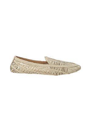 Woven beige flat shoe with a pointed toe and soft interior lining. The exterior features an open weave pattern for breathability.