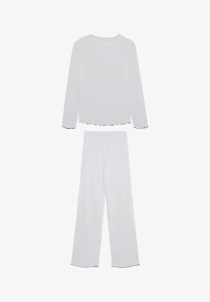 Set di top a maniche lunghe bianche e pantaloni a gamba larga. Presenta un tessuto texturizzato con bordi arricciati neri sulle maniche e sull'orlo. Leggero e dalla vestibilità ampia.